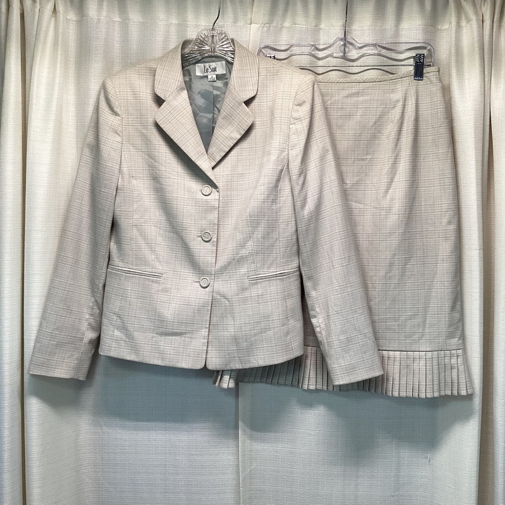 Le Suit Womens Beige Blue Glen Plaid Blazer and Pleated Ruffle Skirt Suit Set 10